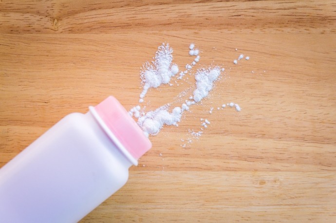 8 Extraordinary Uses of Baby Powder 8 Extraordinary Uses of Baby Powder