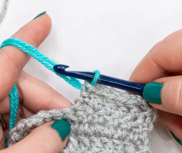 How to Seamlessly Change Yarn Colors in Crochet Tutorial