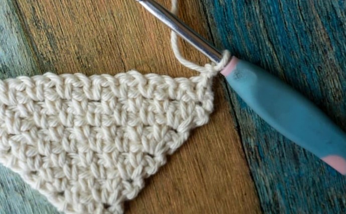 Corner to Corner Moss Stitch Photo Tutorial