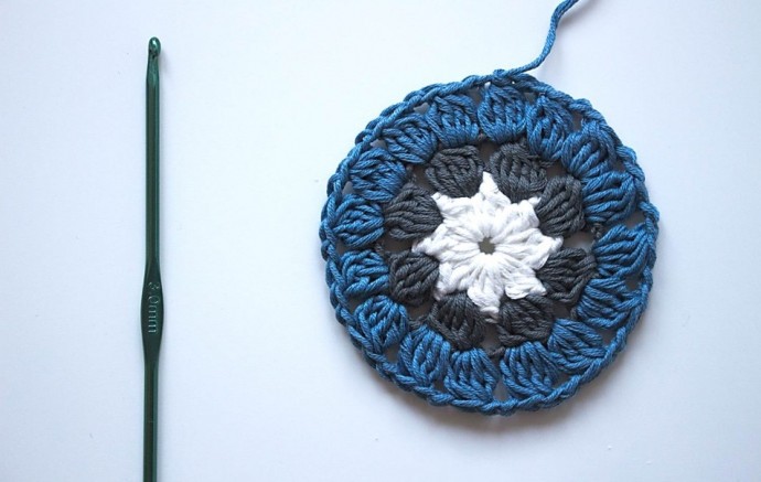 Dally Dahlia Crochet Granny Square Photo Tutorial