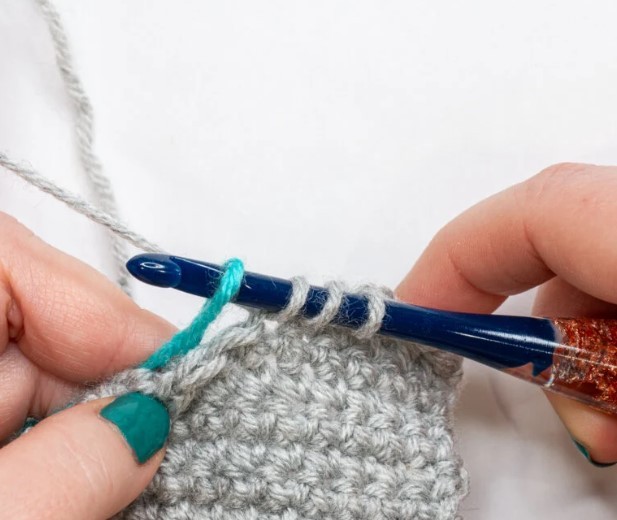 How to Seamlessly Change Yarn Colors in Crochet Tutorial