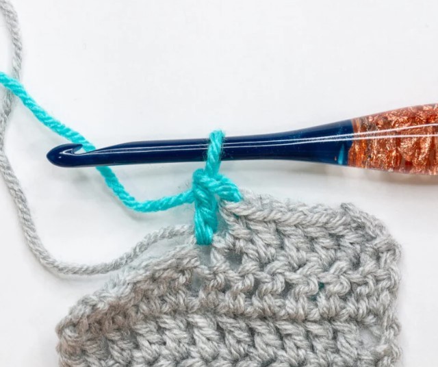 How to Seamlessly Change Yarn Colors in Crochet Tutorial