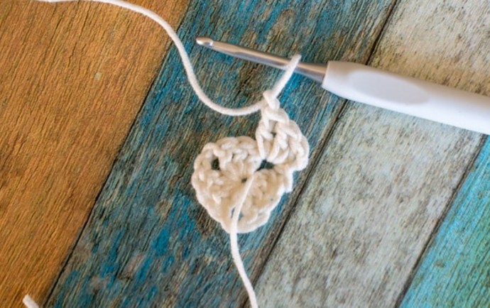 How to Crochet the Triangle Granny Square Photo Tutorial