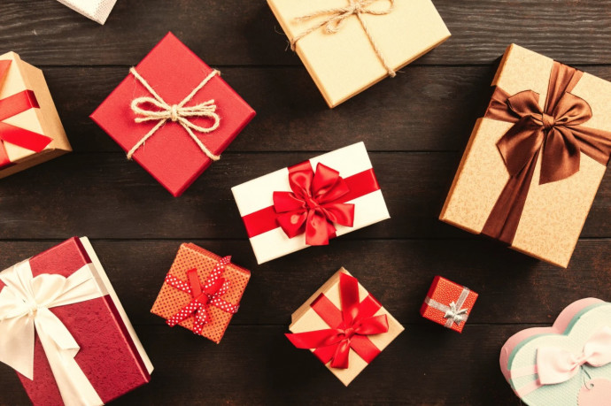 8 Genius Gift Wrapping Hacks That Will Simplify Your Holidays