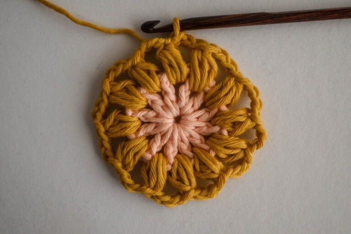 How to Crochet A Circle Flower Granny Square Photo Tutorial