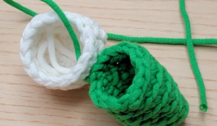 Red Truck Christmas Ornament Crochet Tutorial